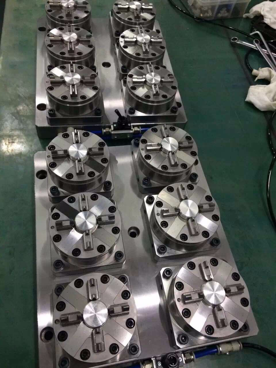 2套6頭氣動卡盤出貨2.jpg